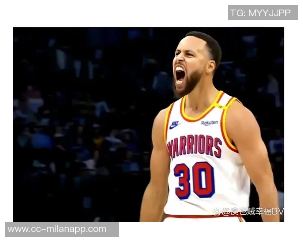 库里称赞小佩顿化学反应良好拦拆配合默契展现球队默契精神